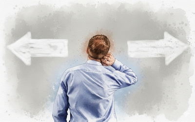 A lelked vezessen, ne a tested! Adventi naptár illusztráció: Vízfestmény egy férfiről, aki háttal áll, a tarkóját vakarja, két ellentétes irányba mutató nyíl között, jelképezve a lelki és testi vágyak közötti választás kényszerét.